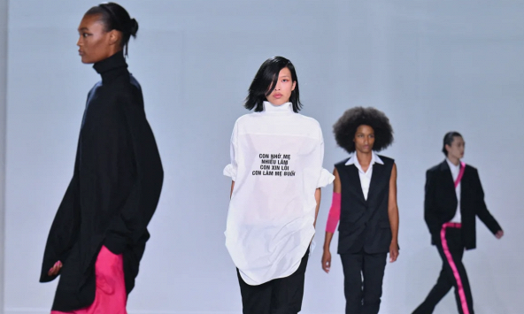 NTK gốc Việt Peter Do mang tiếng Việt lên sàn diễn New York Fashion Week