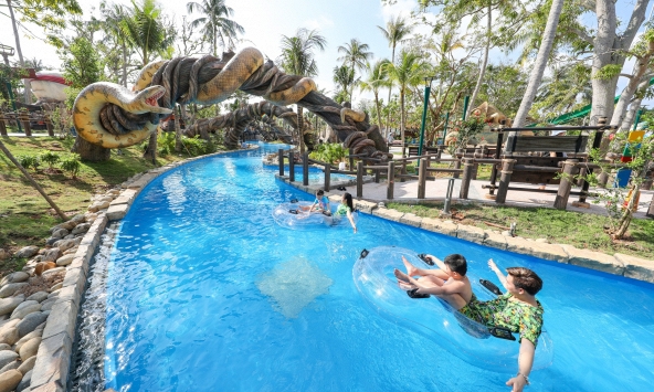 Aquatopia Water Park được vinh danh công viên nước hàng đầu châu Á