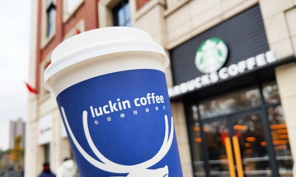 Luckin Coffee vượt mặt Starbucks thành chuỗi cà phê lớn nhất Trung Quốc