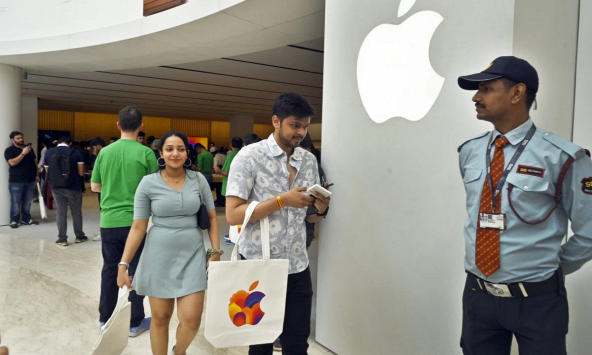 Apple lần đầu bán iPhone sản xuất tại Ấn Độ vào ngày ra mắt