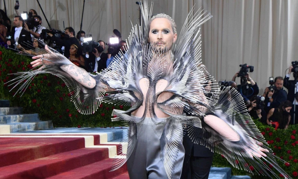 Thời trang lập dị thách thức mọi sự sáng tạo của các nhà tạo mốt