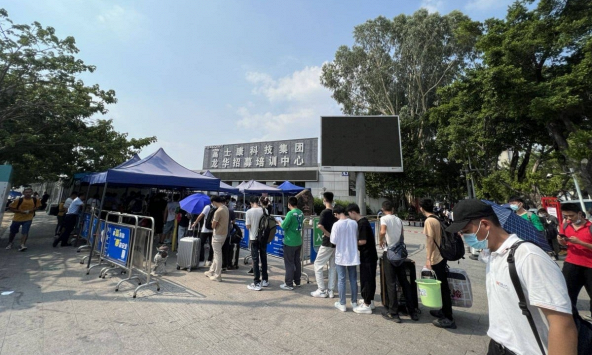 Foxconn trả lương cho công nhân sản xuất điện thoại Huawei cao hơn iPhone