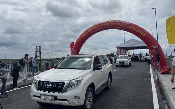 TP.HCM thông xe cầu Vàm Sát 2 sau 5 năm thi công
