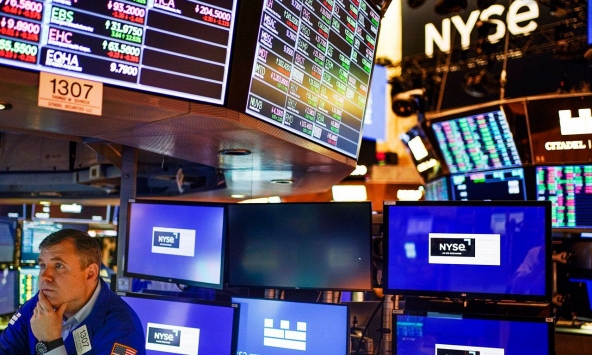 Dow Jones mất gần 300 điểm, S&P 500 giảm tuần thứ 2 liên tiếp