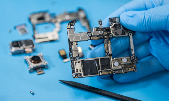 Trung Quốc nhập khẩu thêm mạch tích hợp sau bước nhảy vọt của Huawei