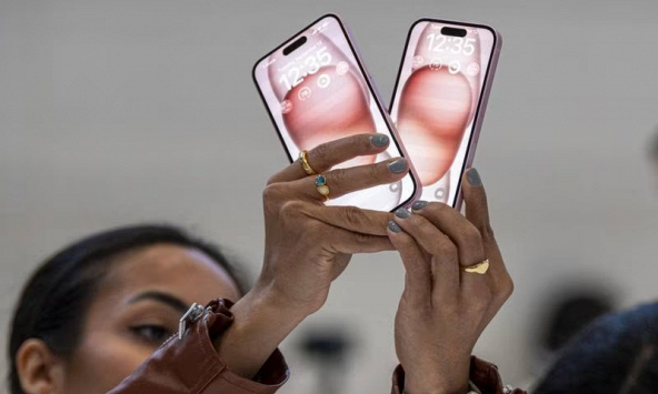 Apple lùi thời gian giao hàng iPhone 15 Pro Max sang tháng 11 do nhu cầu tăng cao