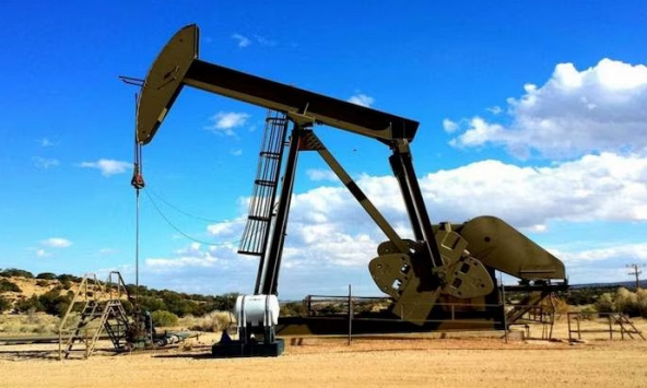 Giá dầu chạm mức cao nhất 10 tháng do lo ngại nguồn cung gia tăng