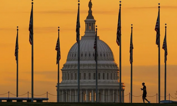 Nợ quốc gia của Mỹ lần đầu vượt 33 nghìn tỷ USD