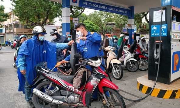 Giá xăng trong nước tăng mạnh vào ngày mai?