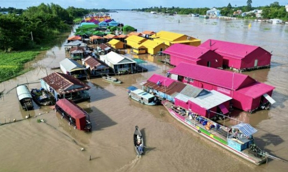 Làng bè Châu Đốc rực rỡ sắc màu ở An Giang