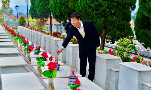 Viếng nghĩa trang Vị Xuyên ngày đầu năm mới