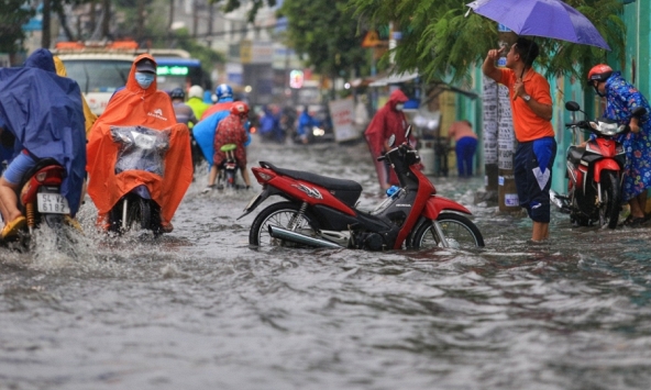 Áp thấp nhiệt đới trên Biển Đông sẽ đổ bộ Đà Nẵng - Quảng Ngãi