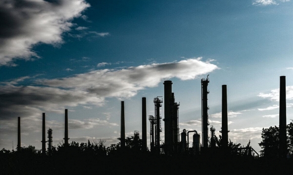 Giá dầu tăng cao thúc đẩy thương mại giảm phát tại các thị trường mới nổi