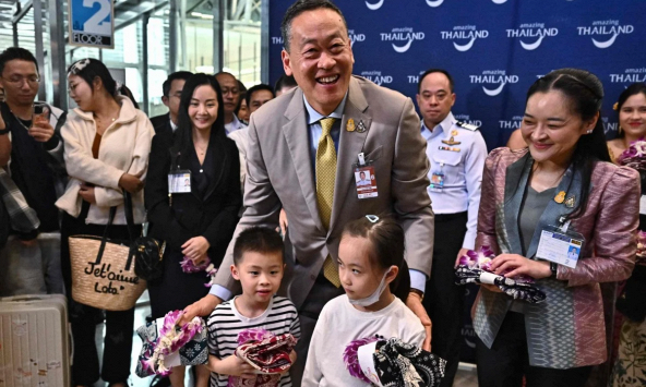 Thái Lan tổ chức lễ đón nhóm du khách Trung Quốc đầu tiên được miễn thị thực