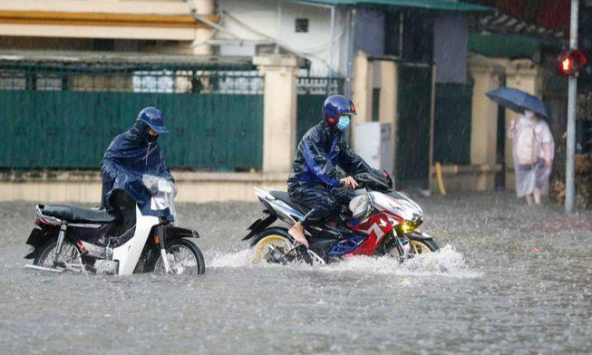 Áp thấp nhiệt đới tiến gần bờ, nhiều nơi mưa to