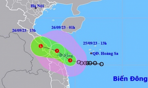 Áp thấp nhiệt đới cách Quảng Ngãi 80km, mưa lớn ở miền Trung