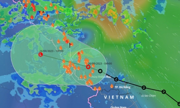 Áp thấp nhiệt đới đổ bộ đất liền, mưa lớn trên cả nước