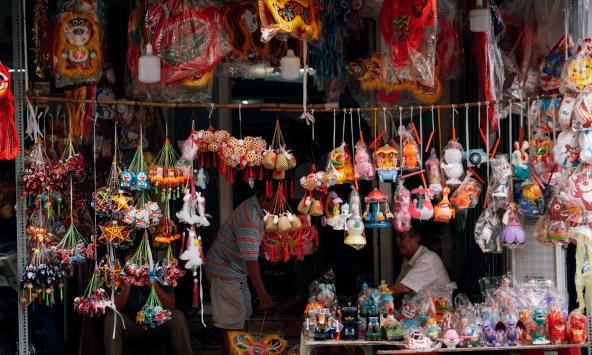 Dạo phố lồng đèn Lương Nhữ Học