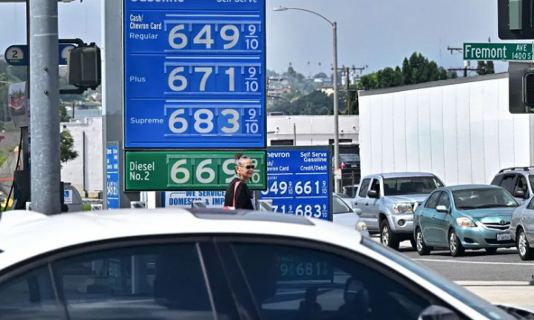 Người Mỹ rối loạn vì giá dầu tăng không ngừng