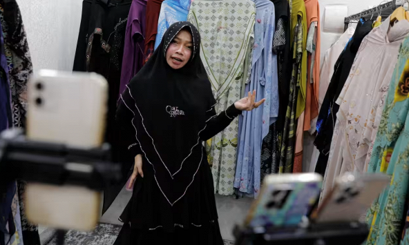 Indonesia cấm bán hàng trên mạng xã hội: Các nhà bán lẻ phản ứng ra sao?