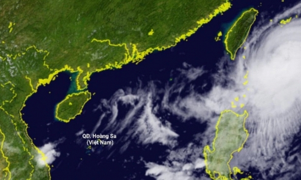 Bão Koinu giật cấp 17, đổi hướng trước khi vào Biển Đông