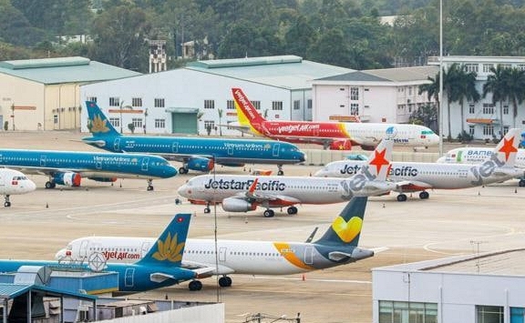 Ảnh hưởng của bão Koinu, các hãng hàng không điều chỉnh lịch bay