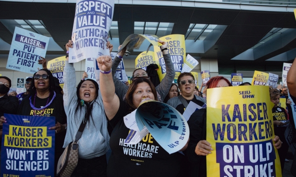 Cuộc đình công quy mô lớn kỷ lục của nhân viên y tế Mỹ