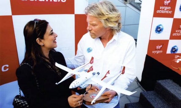 Virgin Galactic đưa người Pakistan đầu tiên vào vũ trụ