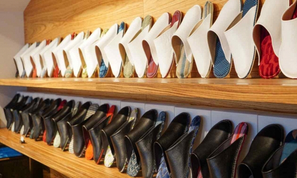 Dép từ da bò Kobe có giá gần 20.000 USD hút khách