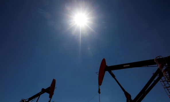 Giá dầu tăng vọt khi bạo lực ở Trung Đông làm rung chuyển thị trường