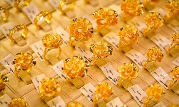 Giá vàng hôm nay 10/10: Tăng phi mã