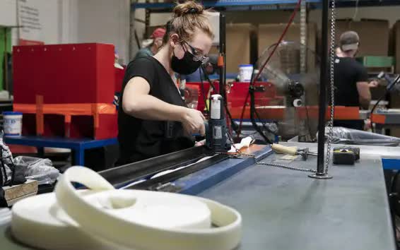 Giá sản xuất của Mỹ tăng hơn dự kiến