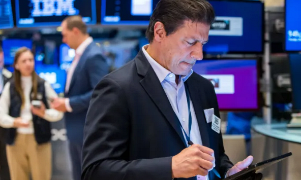 Dow Jones giảm hơn 150 điểm sau số liệu lạm phát của Mỹ