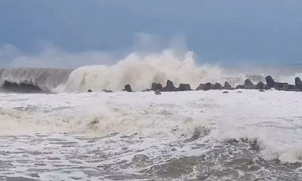 Vùng áp thấp di chuyển theo hướng Tây Tây Bắc có khả năng mạnh thêm