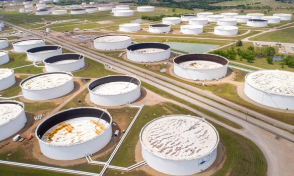 Giá dầu hạ nhiệt khi các nhà đầu tư đánh giá tác động của cuộc xung đột Israel - Hamas