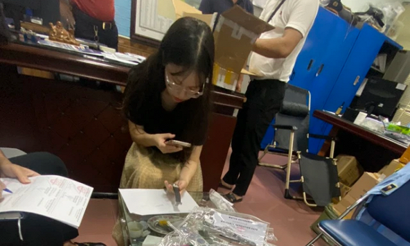 Tạm giữ 37 đồng hồ hàng hiệu có giá trị hàng tỷ đồng