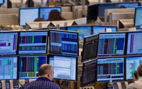 Thương nhân bán tháo dầu bất chấp căng thẳng ở Trung Đông