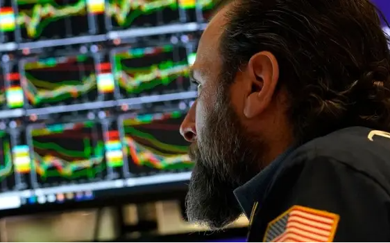 Dow Jones giảm gần 300 điểm khi lợi suất vượt 5% lần đầu tiên từ 2007