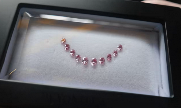 Giới thượng lưu săn lùng kim cương hồng Úc trong bối cảnh lạm phát