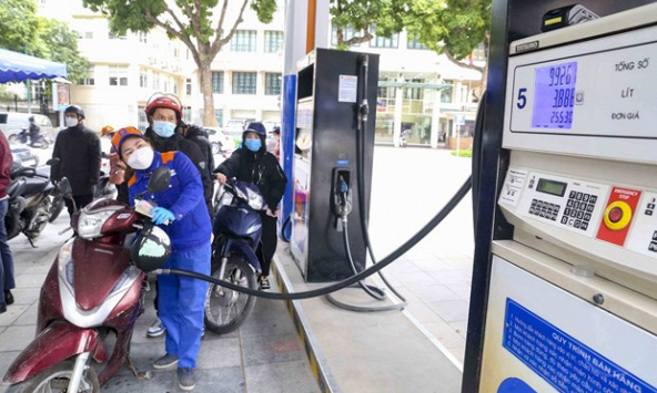 Giá xăng tăng gần 500 đồng/lít chiều 23/10
