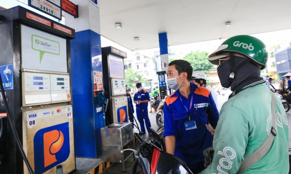 Giá xăng dầu trong nước cùng tăng