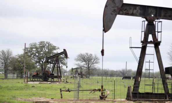 Giá xăng dầu hôm nay 25/10: Giảm nhẹ