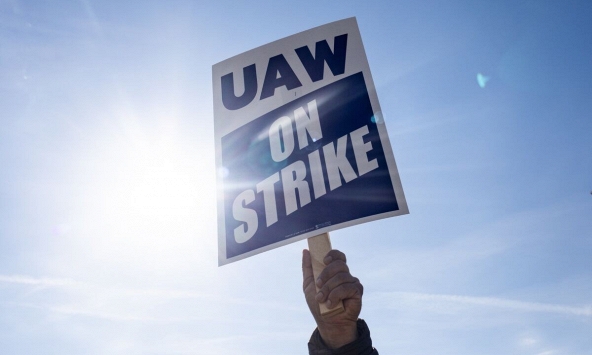 Ford, UAW đạt thỏa thuận dự kiến chấm dứt đình công bao gồm tăng lương kỷ lục