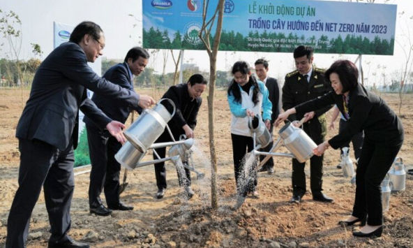 Vinamilk đồng hành cùng chuỗi hoạt động của CLB Báo chí Phát triển Xanh