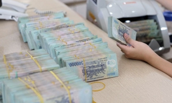Tiền gửi tiết kiệm đổ vào ngân hàng lập kỷ lục mới