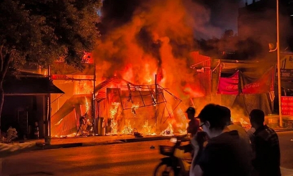 Cháy ngôi nhà buôn bán sắt vụn, ba mẹ con thiệt mạng