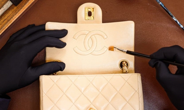 'Spa' cho túi hiệu tại Singapore