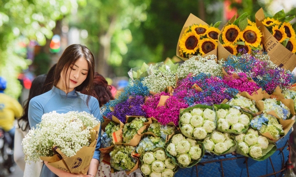 Hút khách dịch vụ cho thuê xe hoa chụp ảnh trên đường phố Hà Nội