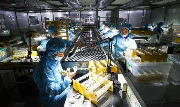 Hoạt động sản xuất của Trung Quốc bất ngờ giảm trong tháng 10