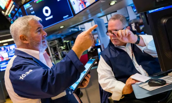 S&P 500 có chuỗi 3 tháng giảm điểm liên tiếp, chờ đợi quyết định của Fed